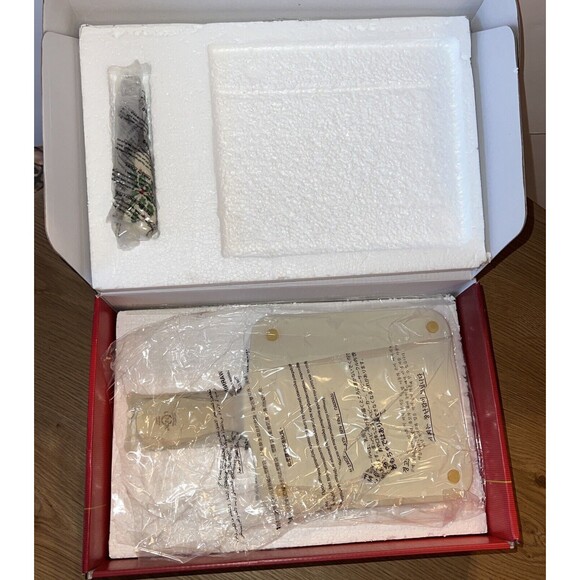 Lenox Holiday Paddle Cheese Board Holly Berry EUC W Box - Picture 12 of 12